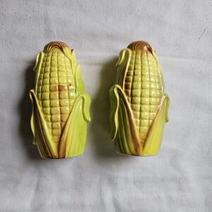 vintage corn salt and pepper shakers *missing One Stopper*